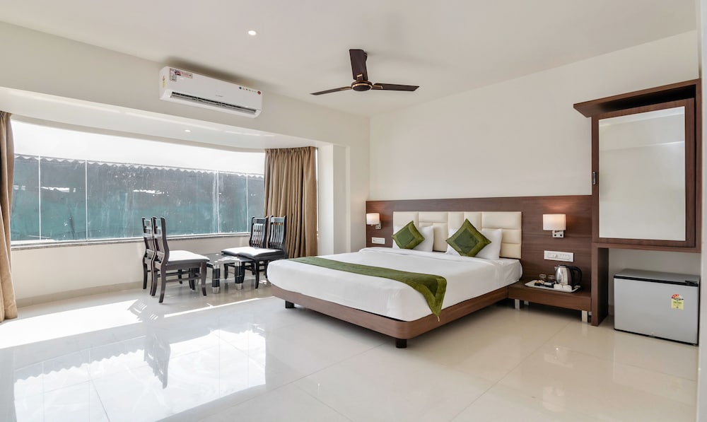 Deluxe Room, 1 Queen Bed, Non Smoking photo 1