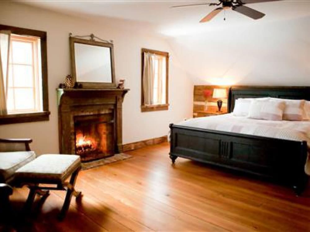 Standard Cabin, Private Bathroom (The Log Home)