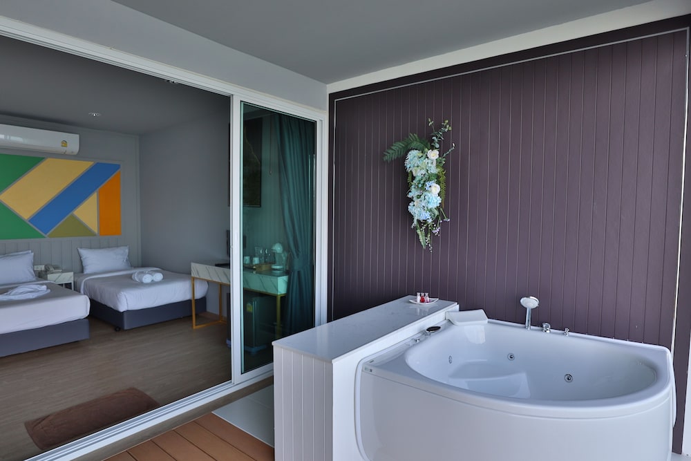Jacuzzi Deluxe - Twin Bed photo 3