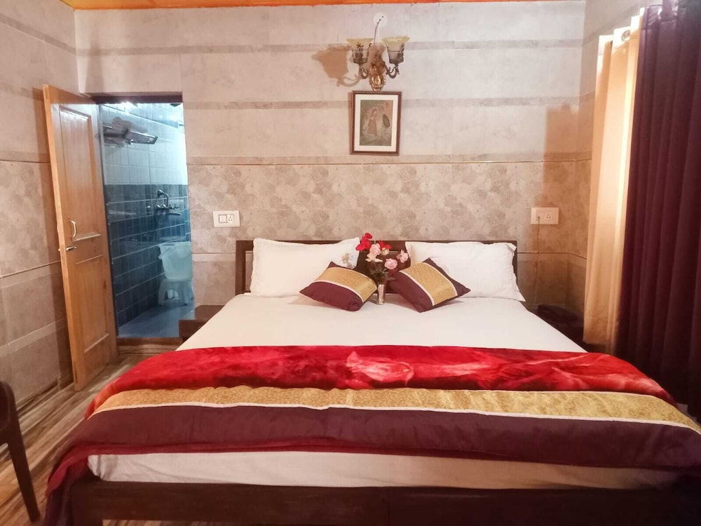 Deluxe Room - Photo 14
