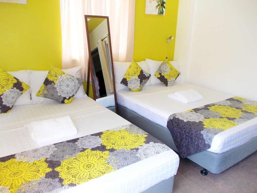 Deluxe Triple Room, 2 Double Beds, Hill View photo 2