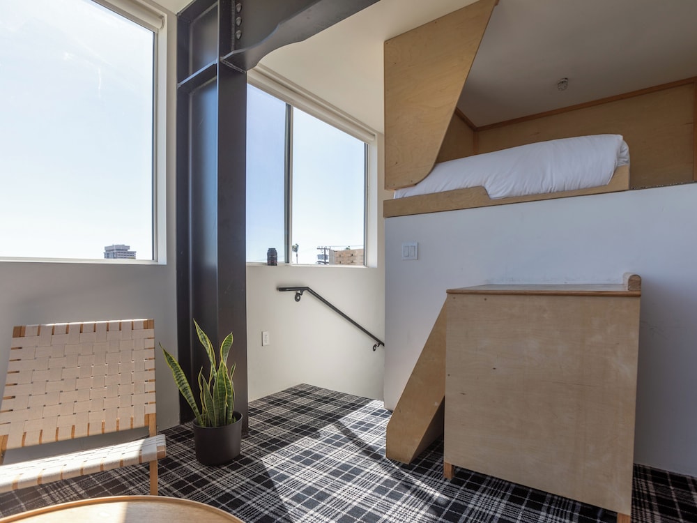 Signature Studio, City View - Photo 10