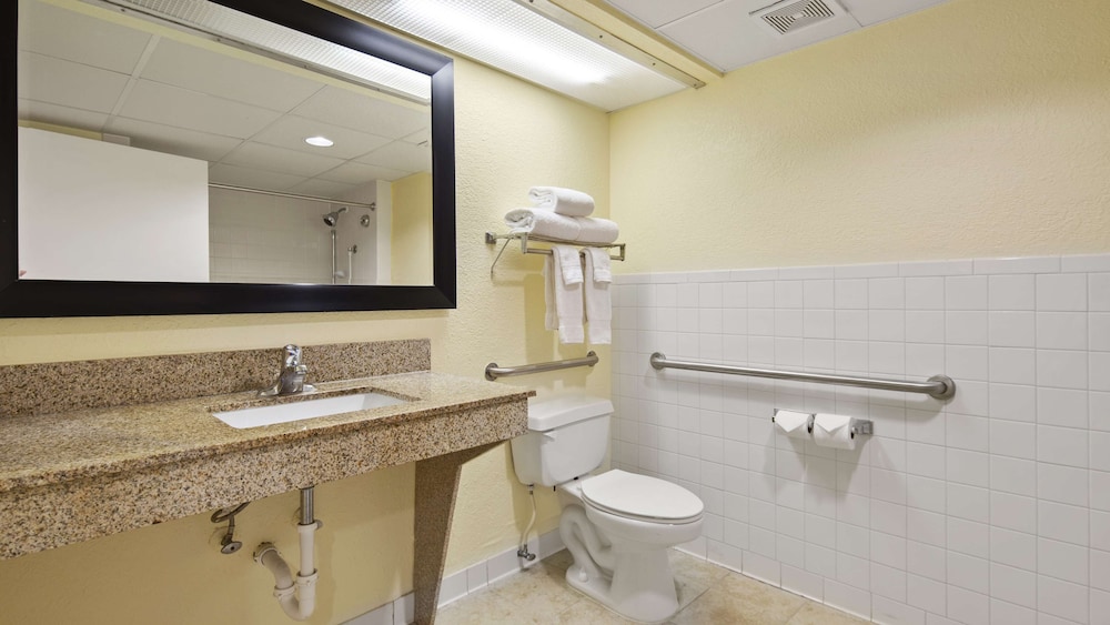 Standard Room, 1 King Bed, Accessible, Non Smoking - Photo 4