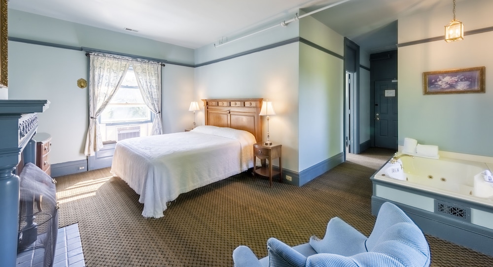 Nicolas Room