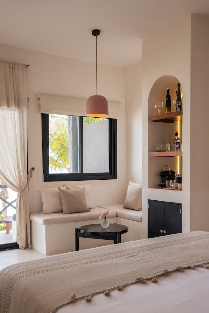 OCEANFRONT SUITE WITH TERRACE - Photo 2