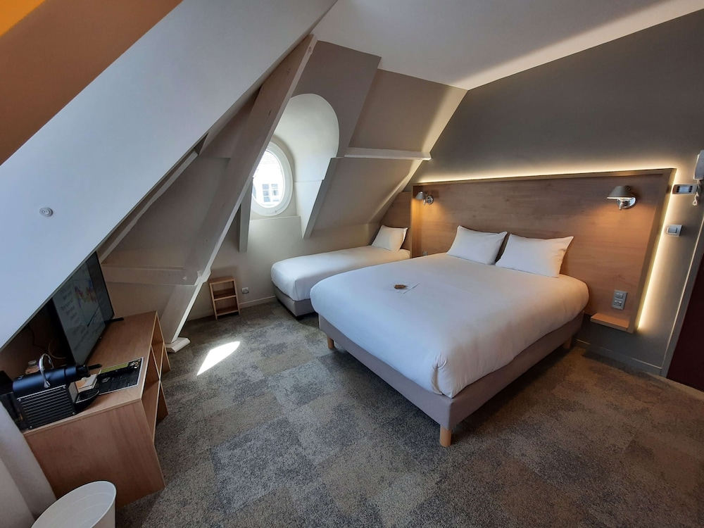 Standard Room, Multiple Beds - Photo 4