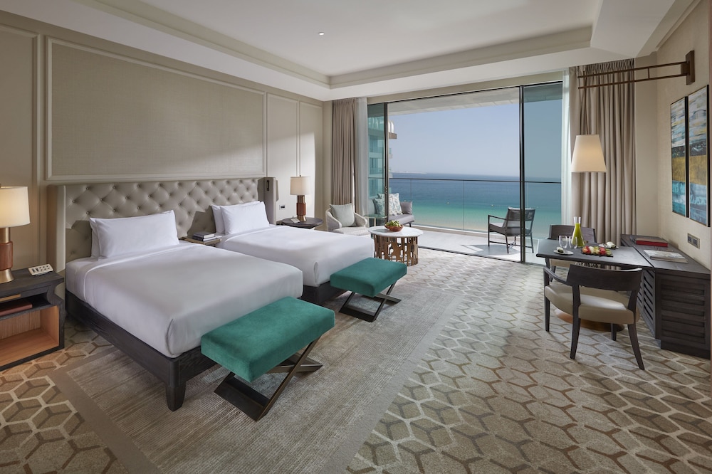 Premier Room, 1 King Bed, Sea View photo 1
