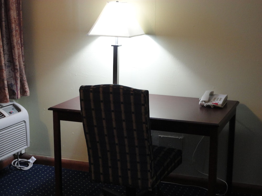 Standard Room, 2 Queen Beds photo 2