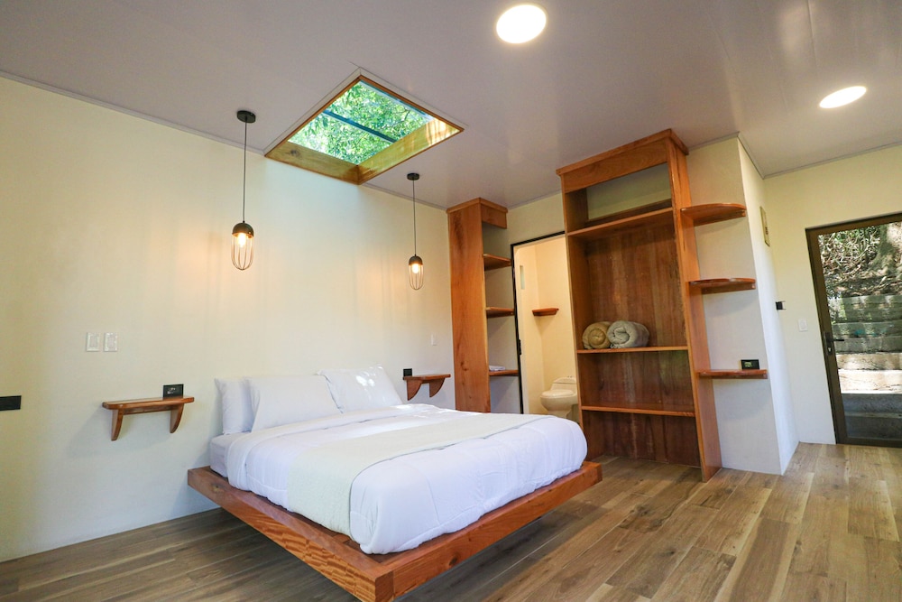 Superior Room, 1 King Bed, Mountain View photo 2