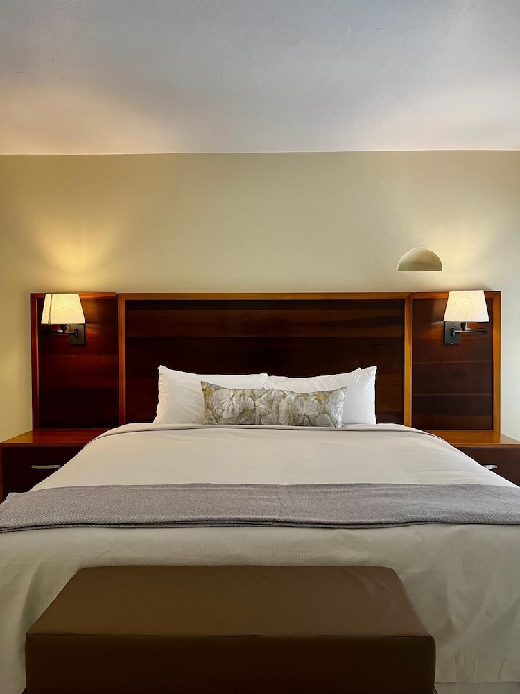Poolside Room with Seaview