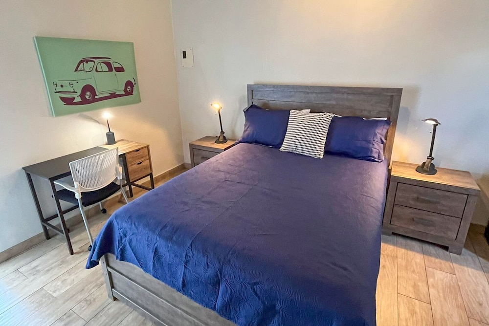 Standard Room, 1 Queen Bed, Non Smoking photo 2
