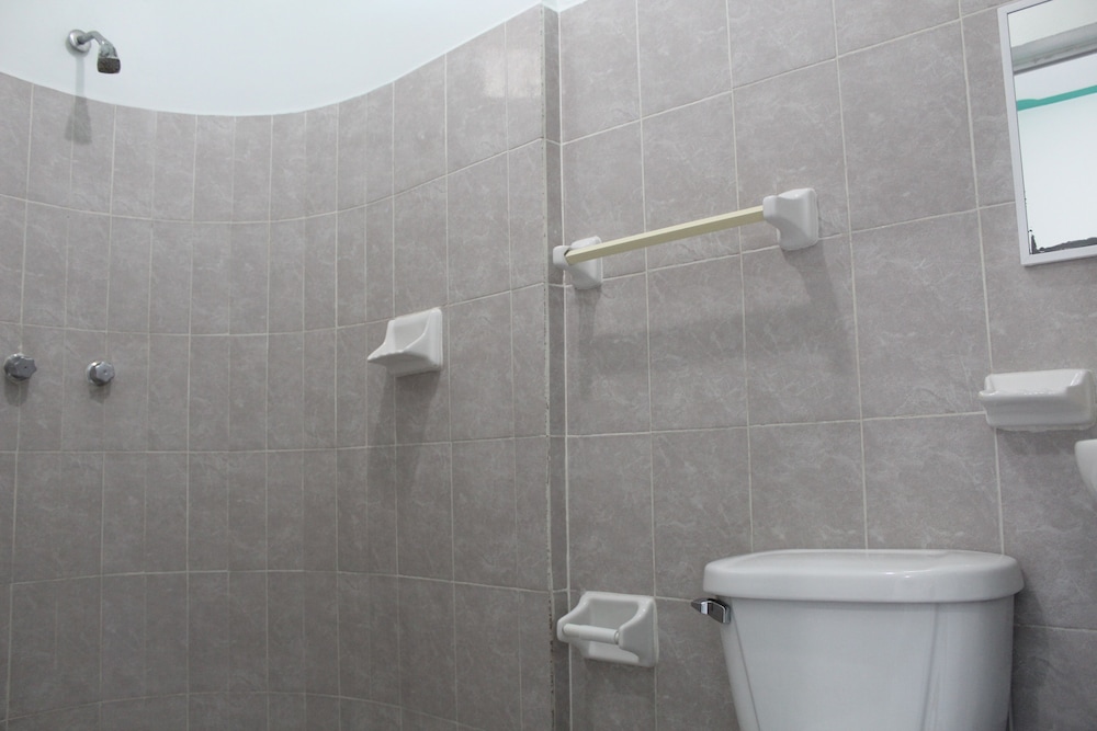 Basic Twin Room - Photo 4