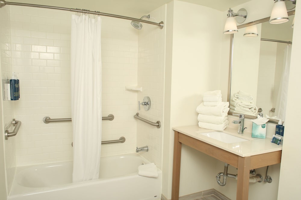 Room, 2 Double Beds (Mobility/Hearing Accessible, Tub) photo 2