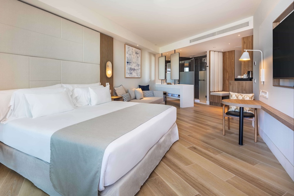 Deluxe Room - Photo 1