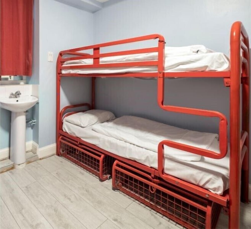 Basic Twin Room photo 1