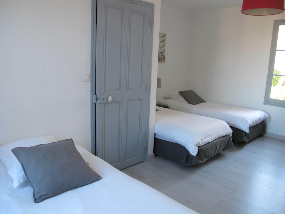 Classic Triple Room, Ensuite (1) photo 1