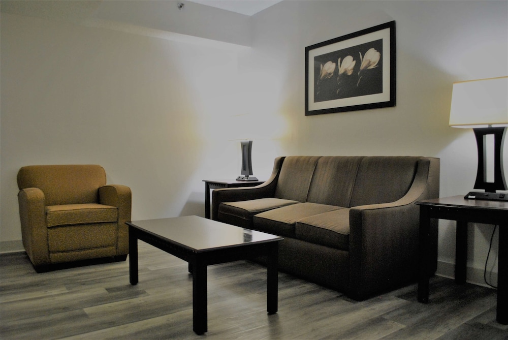 Suite, 1 King Bed, Non Smoking, Jetted Tub - Photo 2