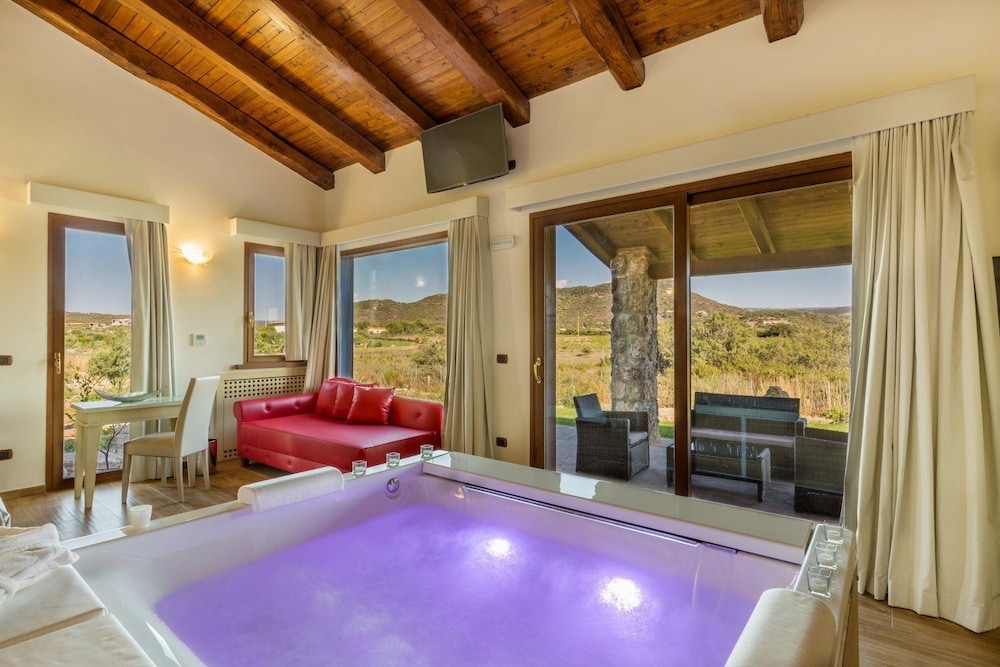 Suite, Terrace (Queen with private spa) - Photo 1