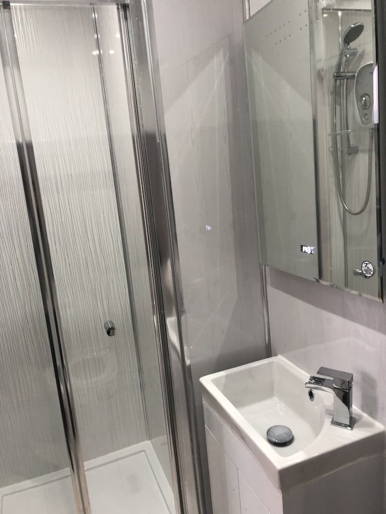 Twin Room, Ensuite photo 3
