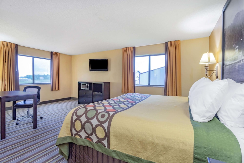 Suite, 1 King Bed, Jetted Tub - Photo 4