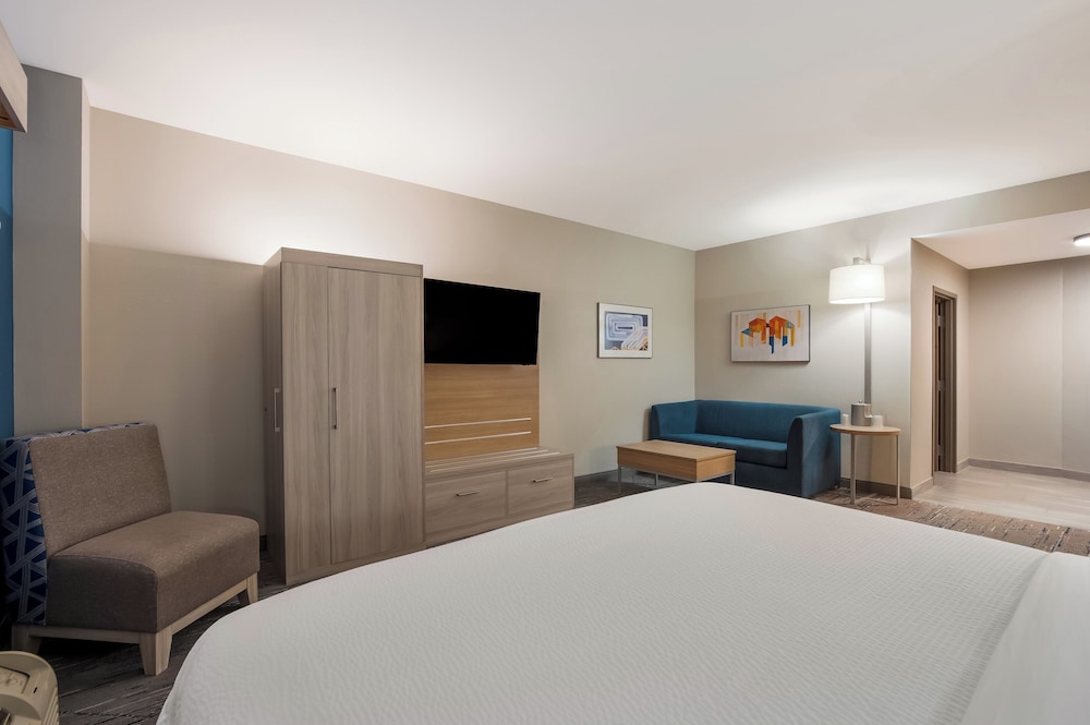 Suite, 1 King Bed, Accessible (Communications) - Photo 5