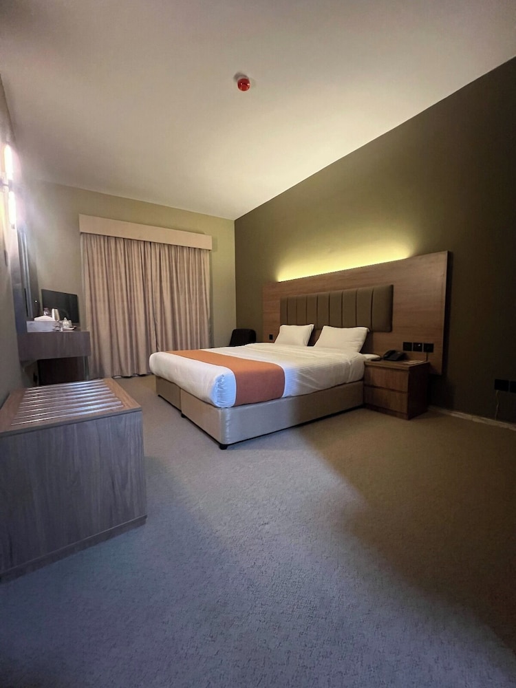 Deluxe King Room, Balcony, City View photo 1