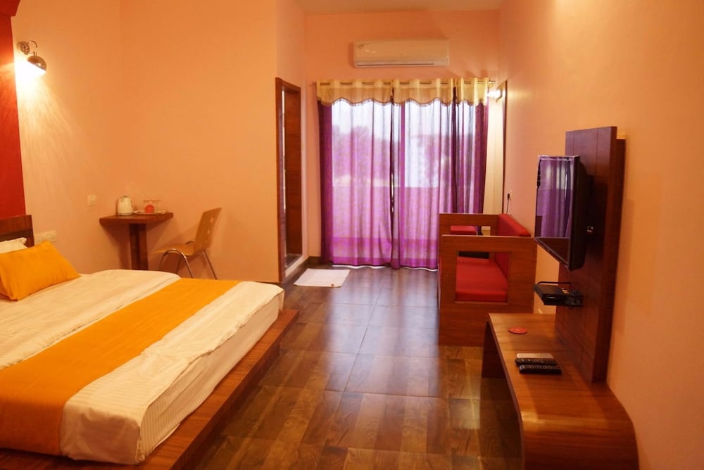 Deluxe Room, 1 King Bed, Park View photo 1
