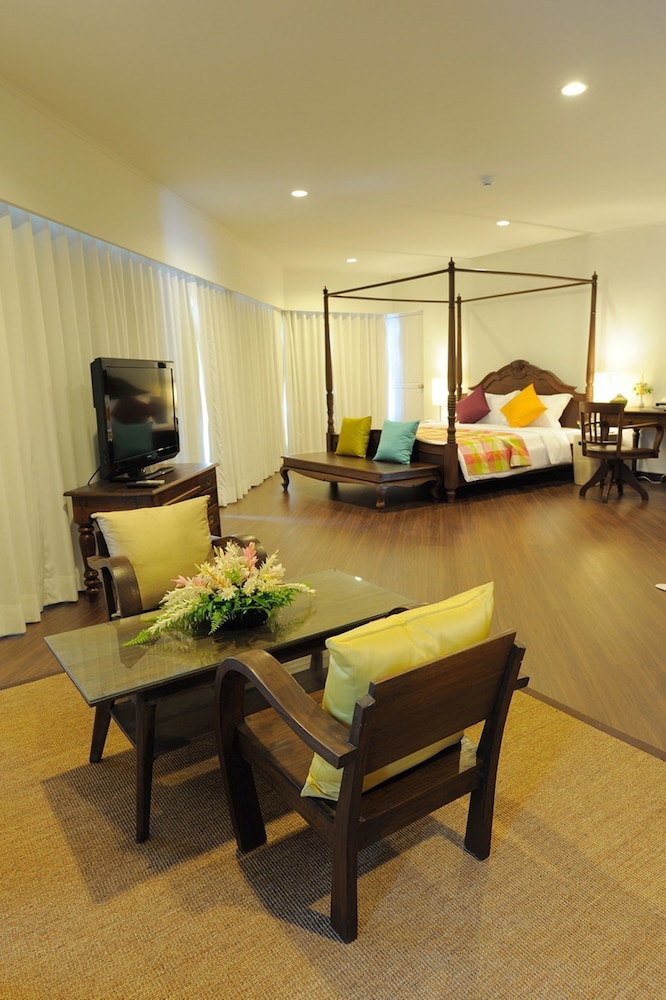 Suite - Photo 17