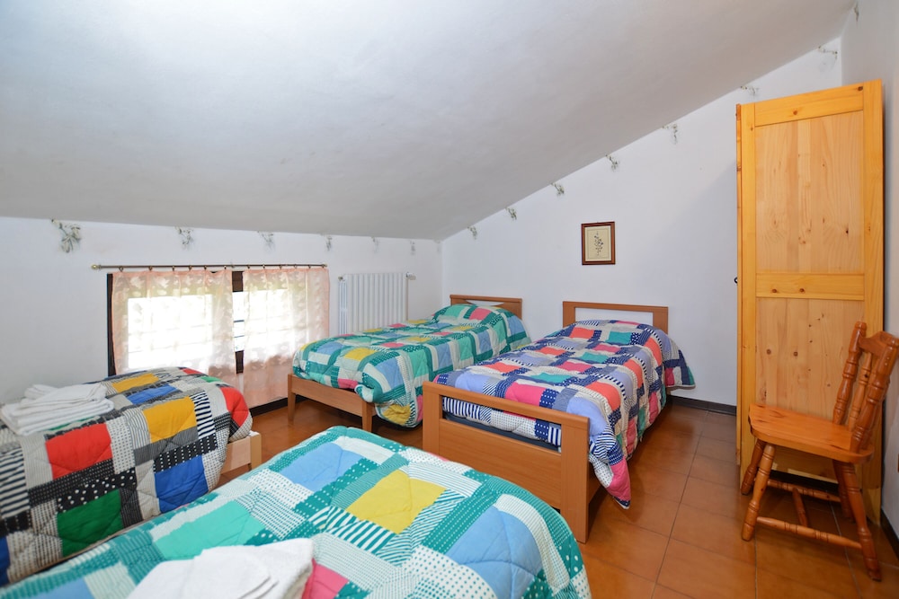 Family House, Multiple Bedrooms, 2 Bathrooms, Mountainside (Casa Lina)
