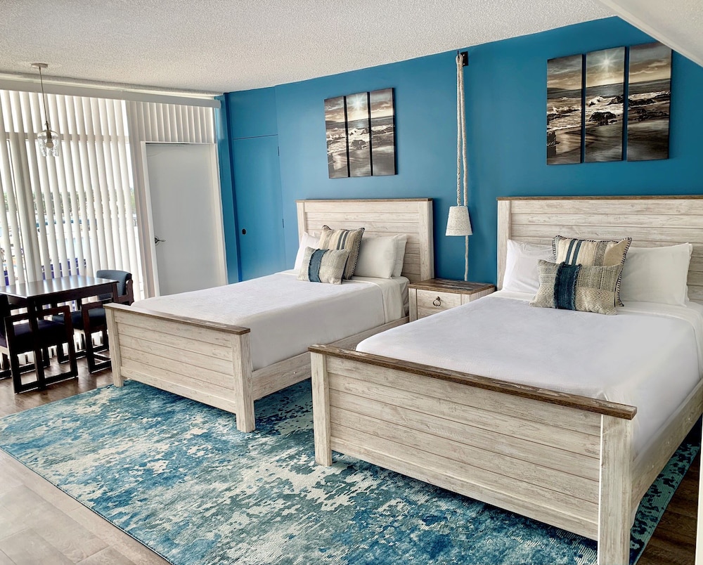 Premier Room, 2 Queen Beds - Photo 1