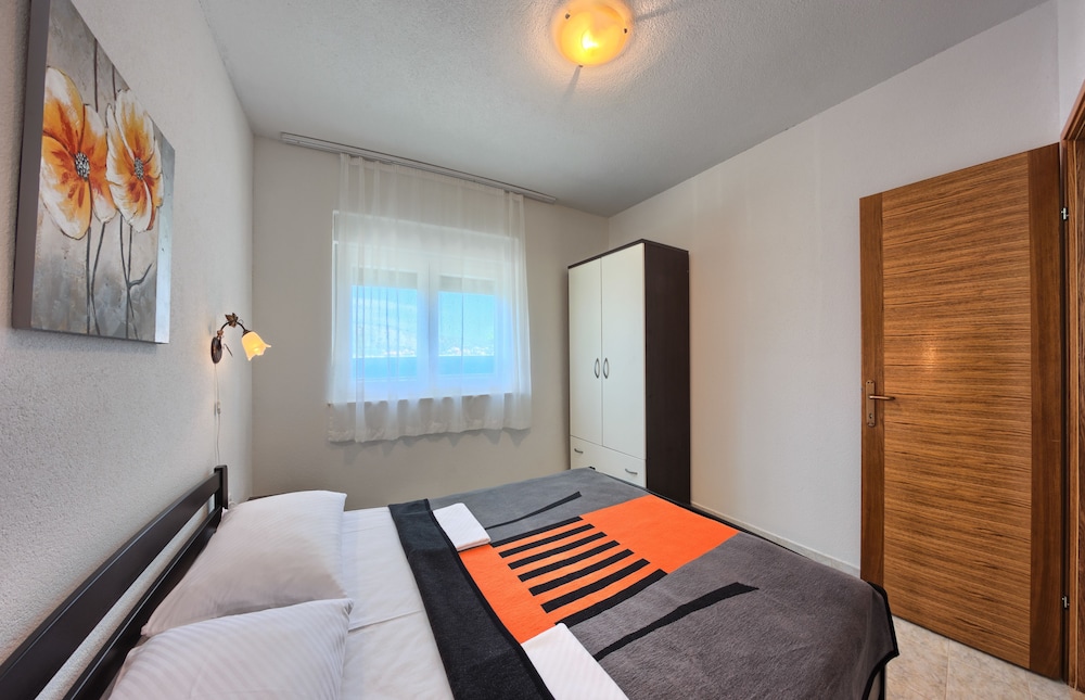 Comfort Apartment, 3 Bedrooms, Terrace, Sea View photo 2