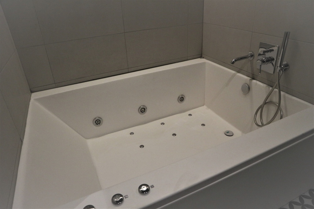 Double Room, Hot Tub - Photo 12