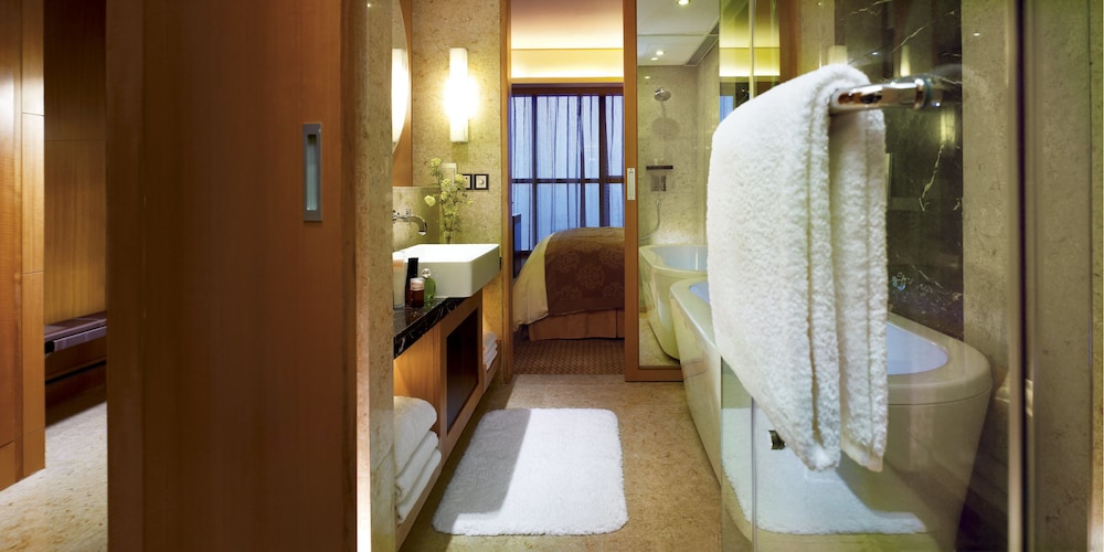 Executive Suite - Photo 6