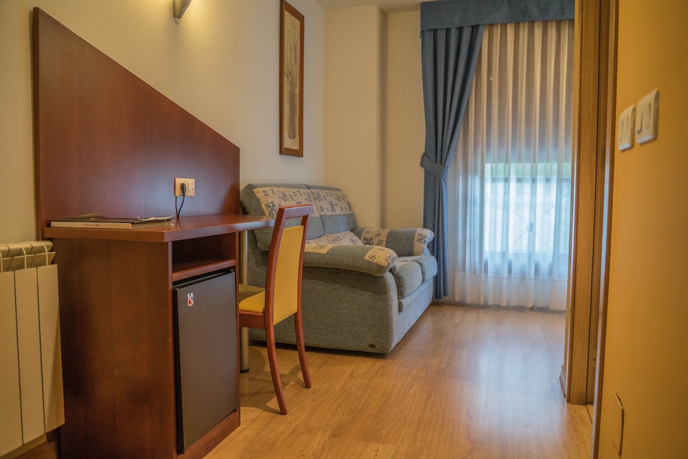 Deluxe Twin Room, 2 Queen Beds (West Wing) photo 2