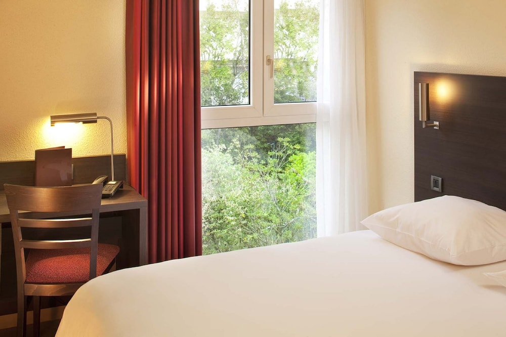 Standard Room, 1 Queen Bed - Photo 7