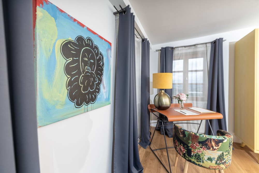 Deluxe Suite - Photo 6