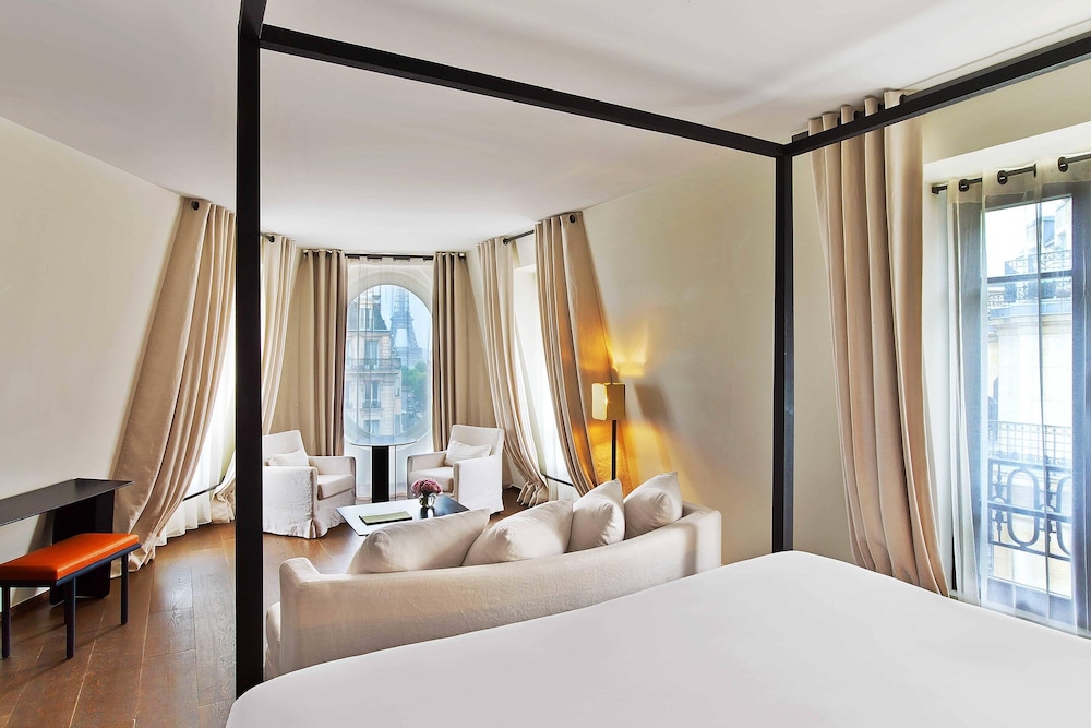 Suite, 1 King Bed, Tower