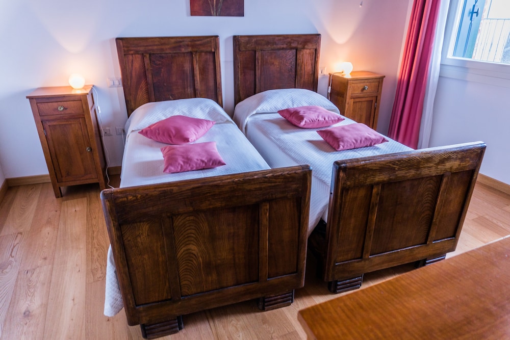 Deluxe Double or Twin Room photo 1
