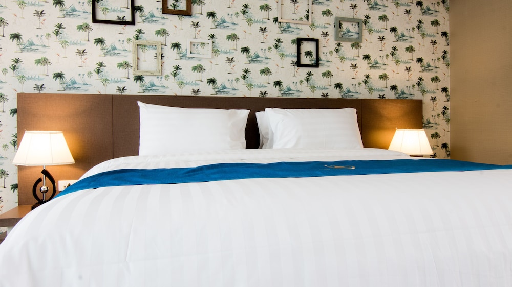 Deluxe Double Room, Pool Access photo 2