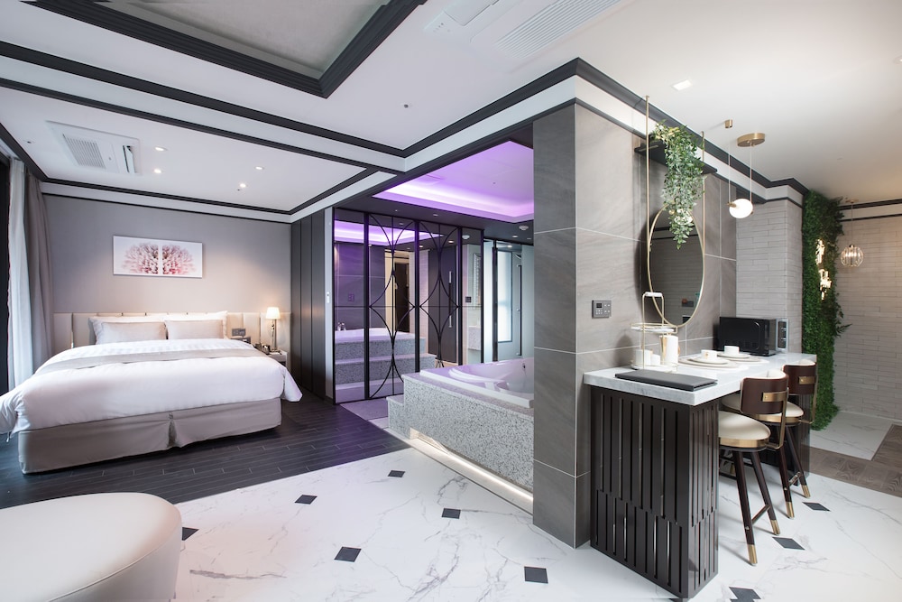 Romantic Suite - Photo 1