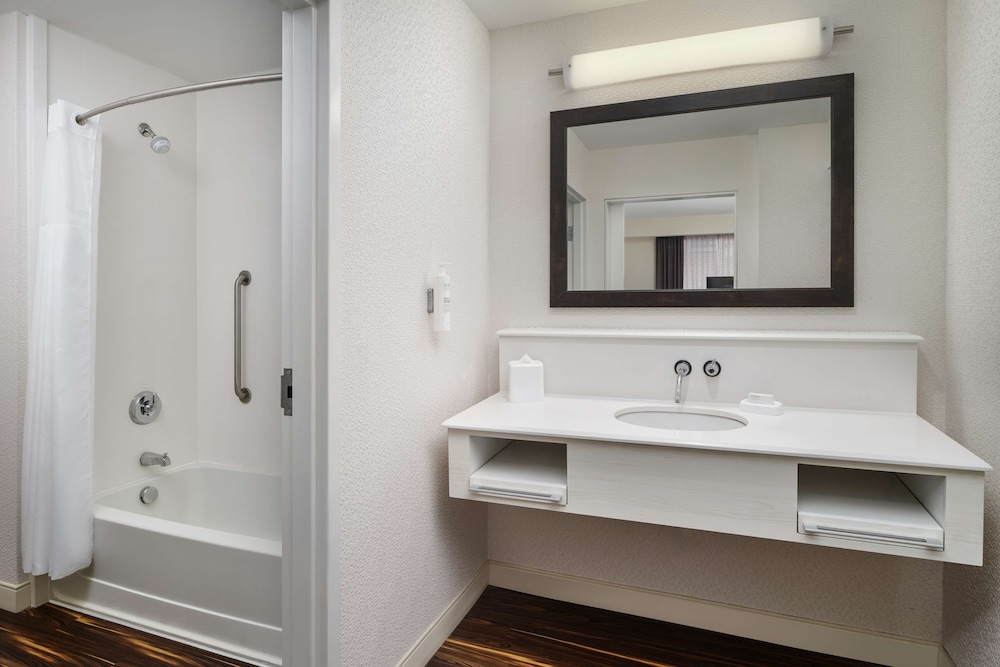 Room, Accessible, Non Smoking (Hearing) photo 1