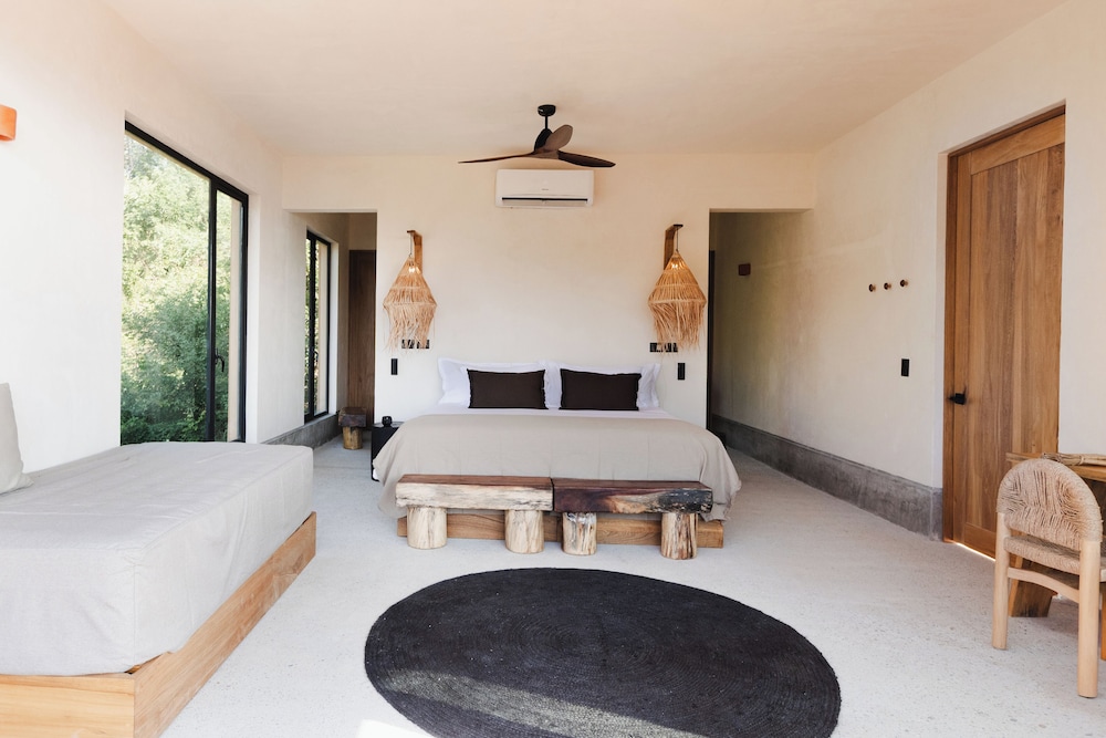 Honeymoon Suite photo 2