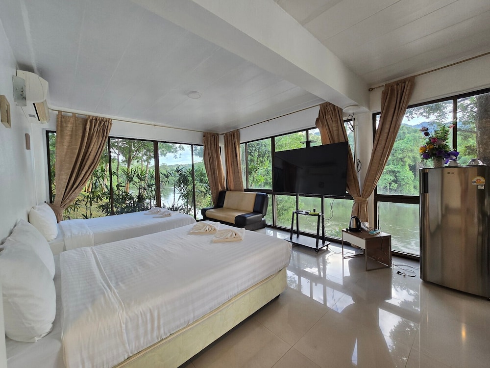Deluxe Double Room - Photo 9
