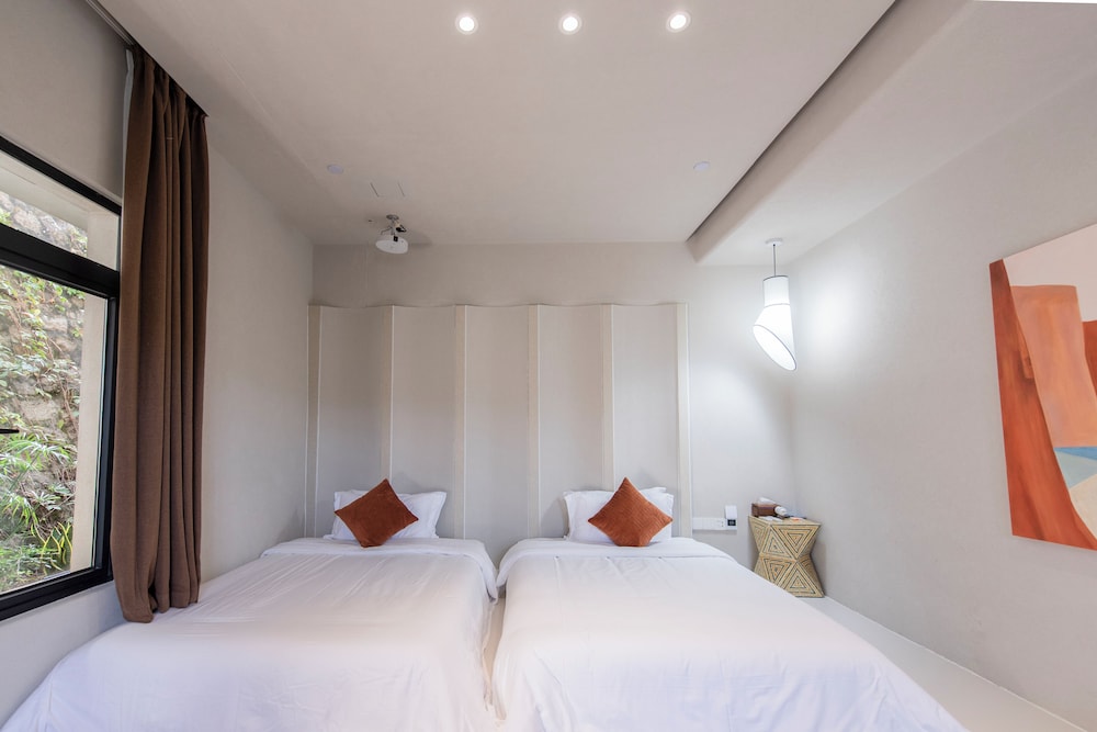 Classic Twin Room, Balcony, Ocean View photo 1