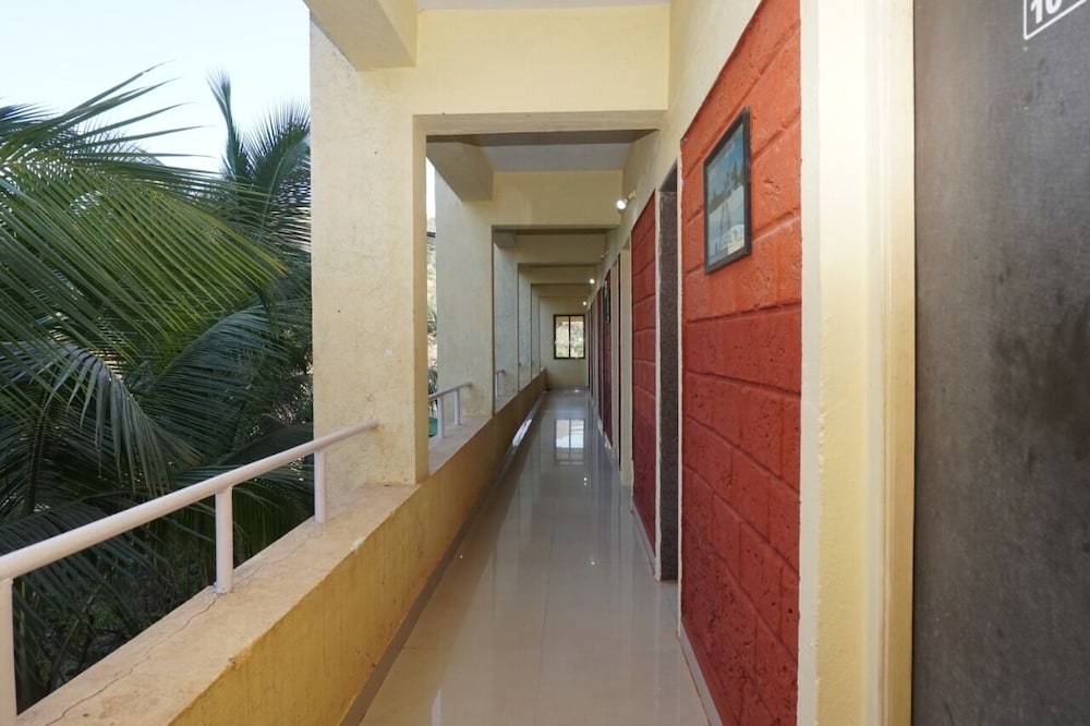 Deluxe Room (Non AC)