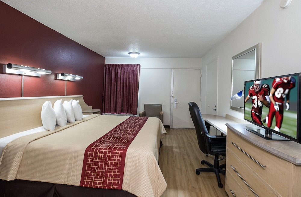 Superior Room, 1 King Bed, Accessible, Non Smoking - Photo 1