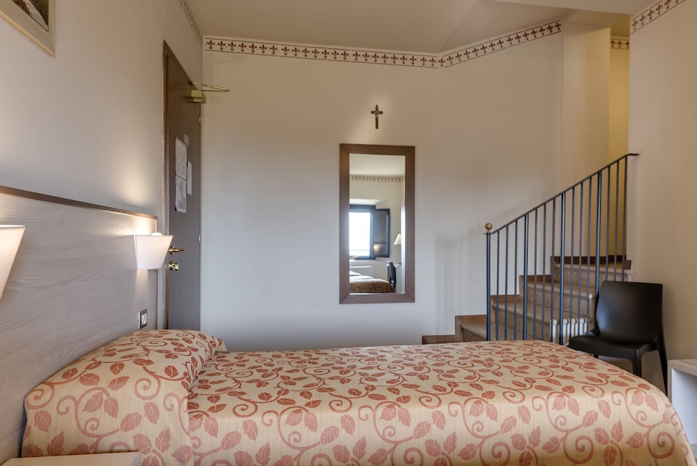 Quadruple Room, City View photo 2