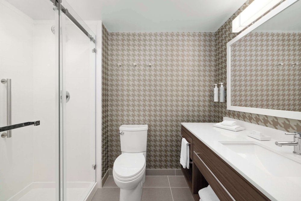 Suite, 1 Bedroom - Photo 5