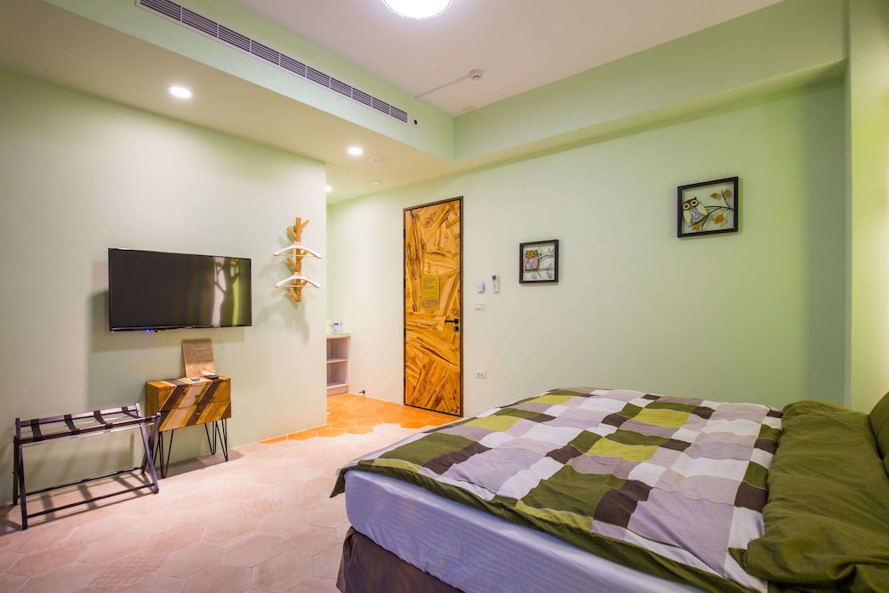 Double Room, Non Smoking (302) photo 1