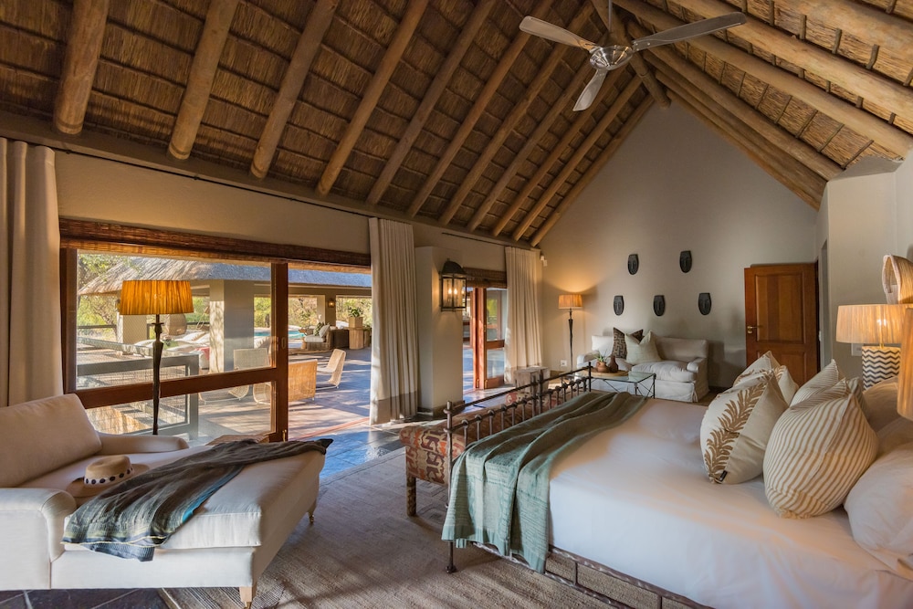 Luxury Villa photo 1